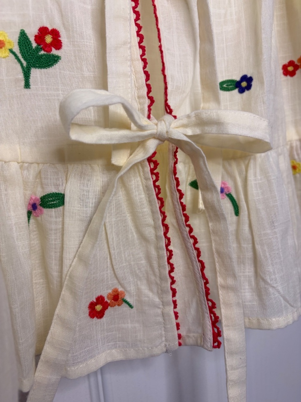 Women's AVARA Tie-Front Peplum Top with Colorful Flower Embroidery Size S NWT - Picture 8 of 13